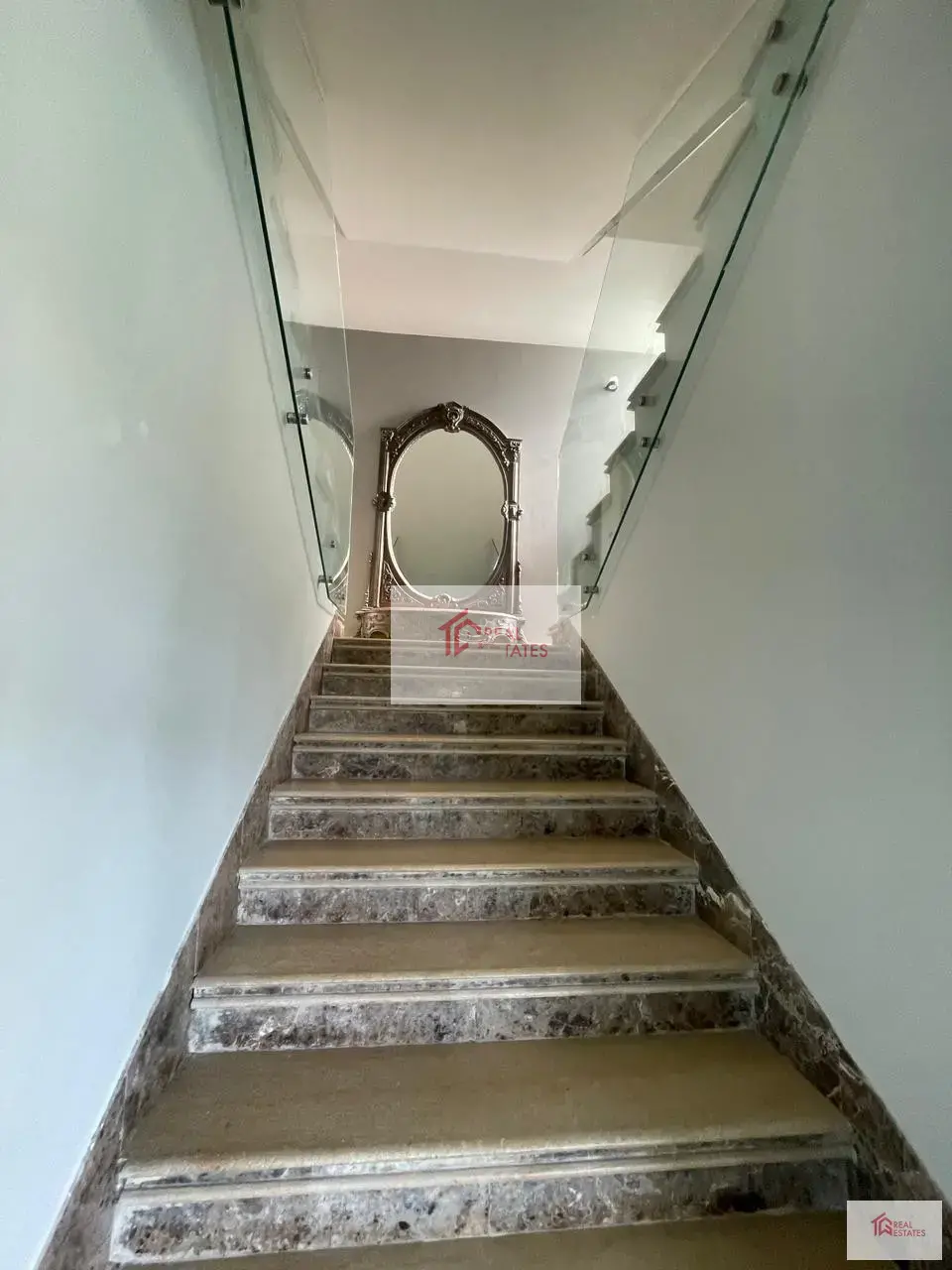 Villa à vendre à Sheikh Zayed, complexe d'Al Yasmine