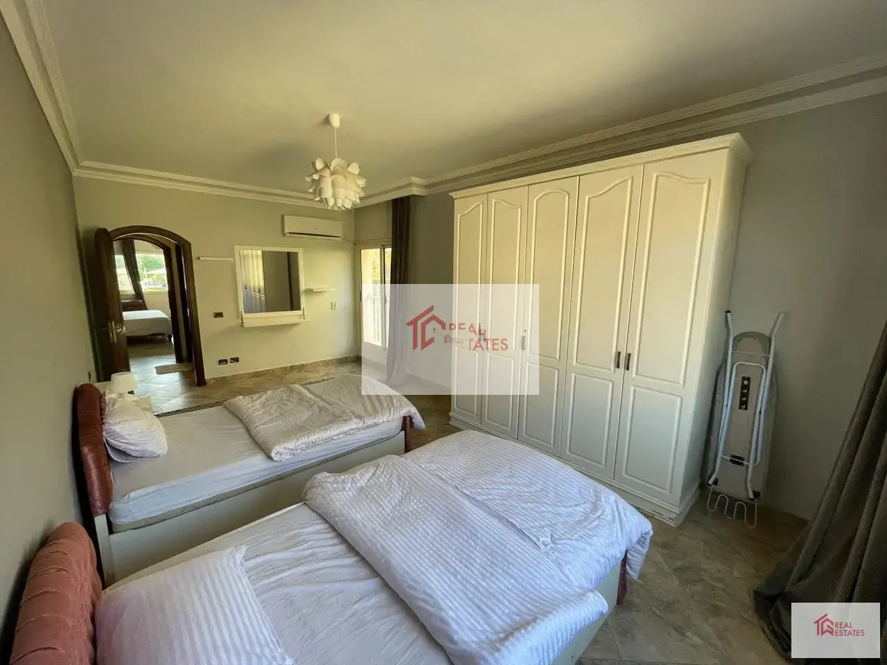 Villa à vendre à Sheikh Zayed, complexe d'Al Yasmine
