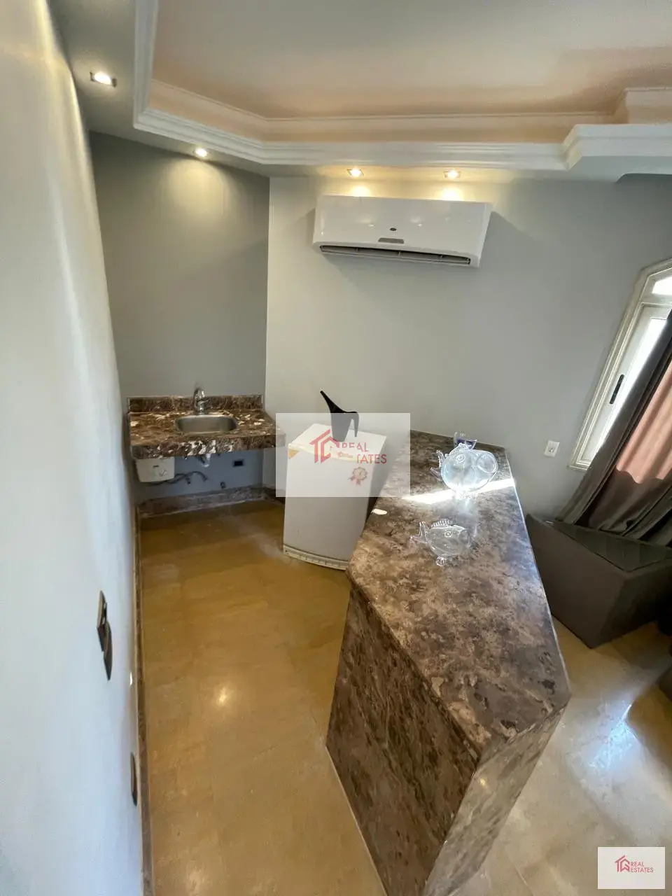 Villa à vendre à Sheikh Zayed, complexe d'Al Yasmine