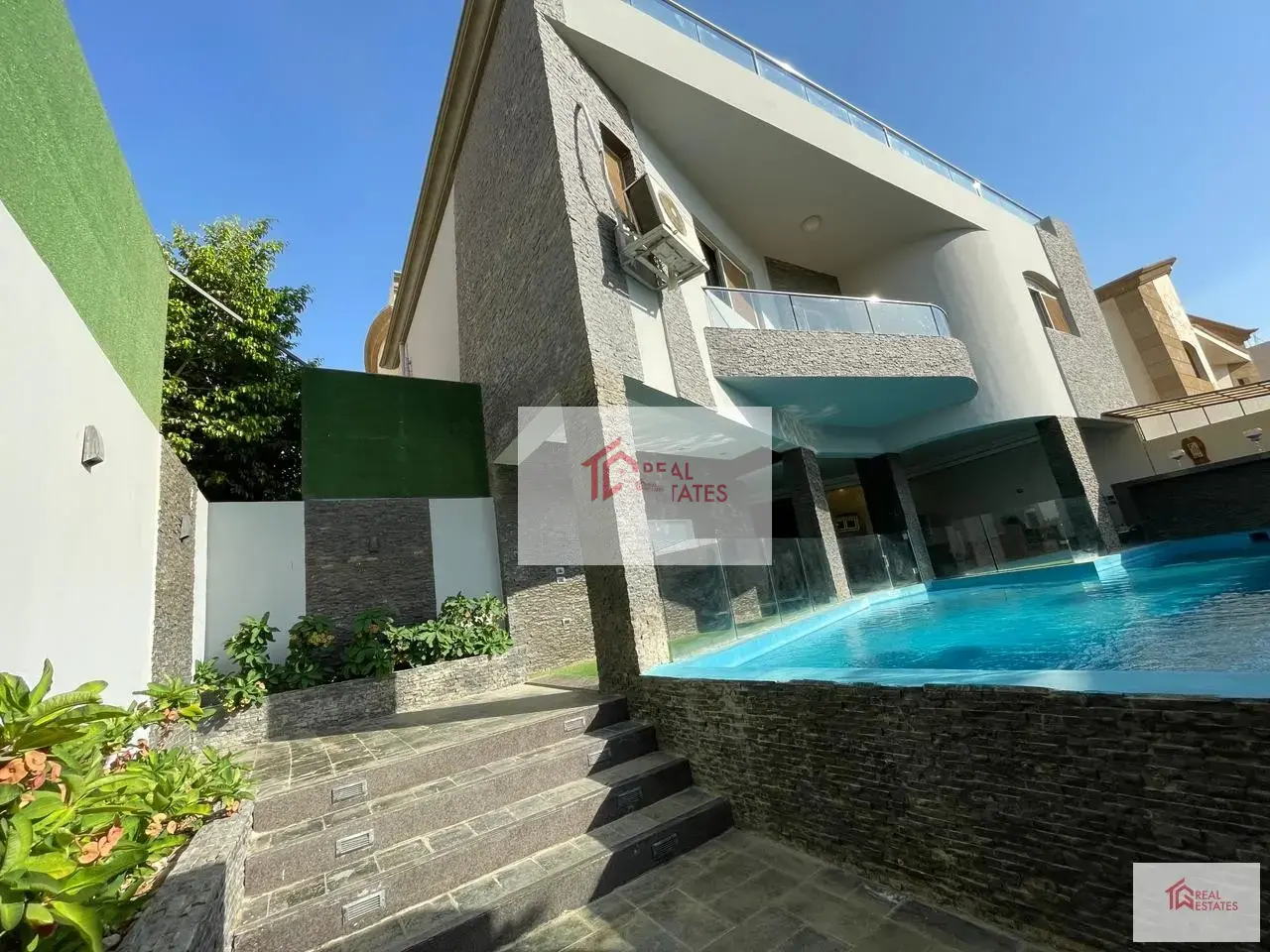 Villa à vendre à Sheikh Zayed, complexe d'Al Yasmine