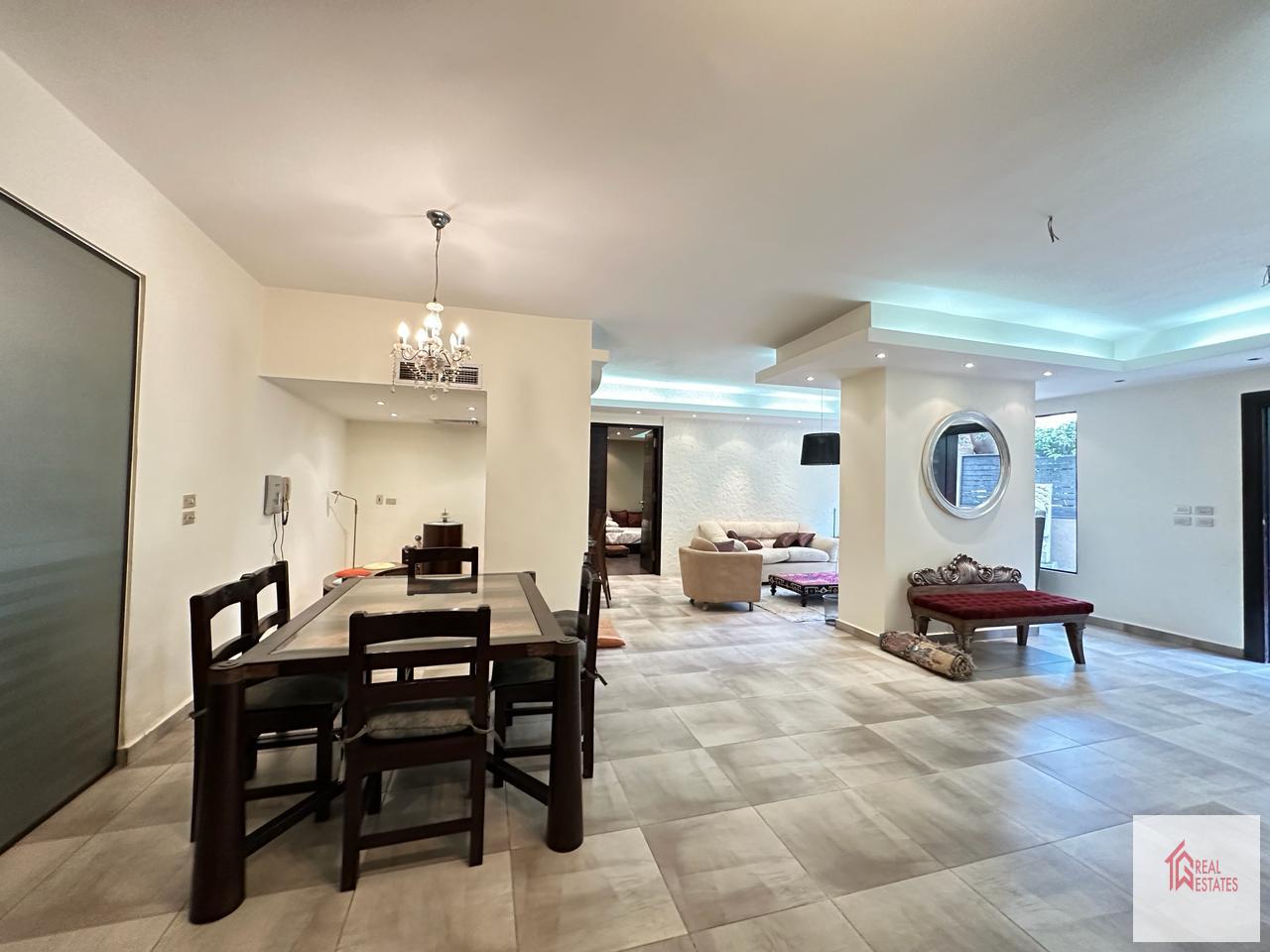 Erdgeschoss, 5 Schlafzimmer, 3 Badezimmer, 2 Master, möbliert, privater Eingang, private Terrasse, 1.500 $