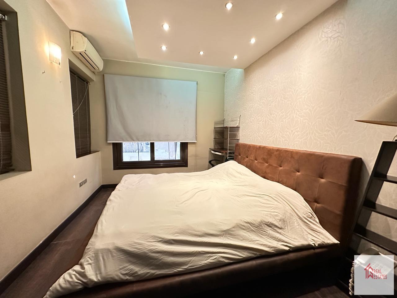 Erdgeschoss, 5 Schlafzimmer, 3 Badezimmer, 2 Master, möbliert, privater Eingang, private Terrasse, 1.500 $